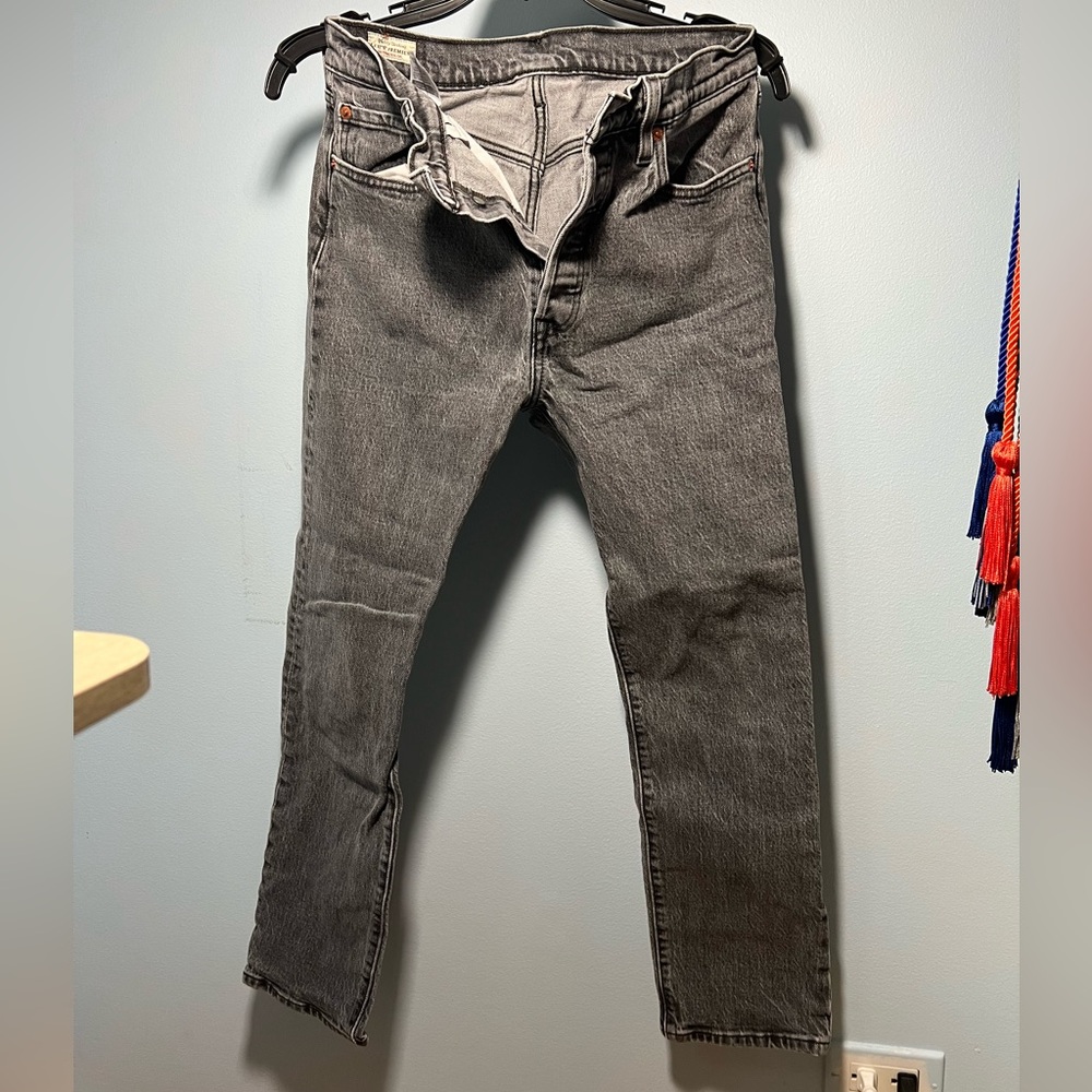 Levi straight leg black jeans :)